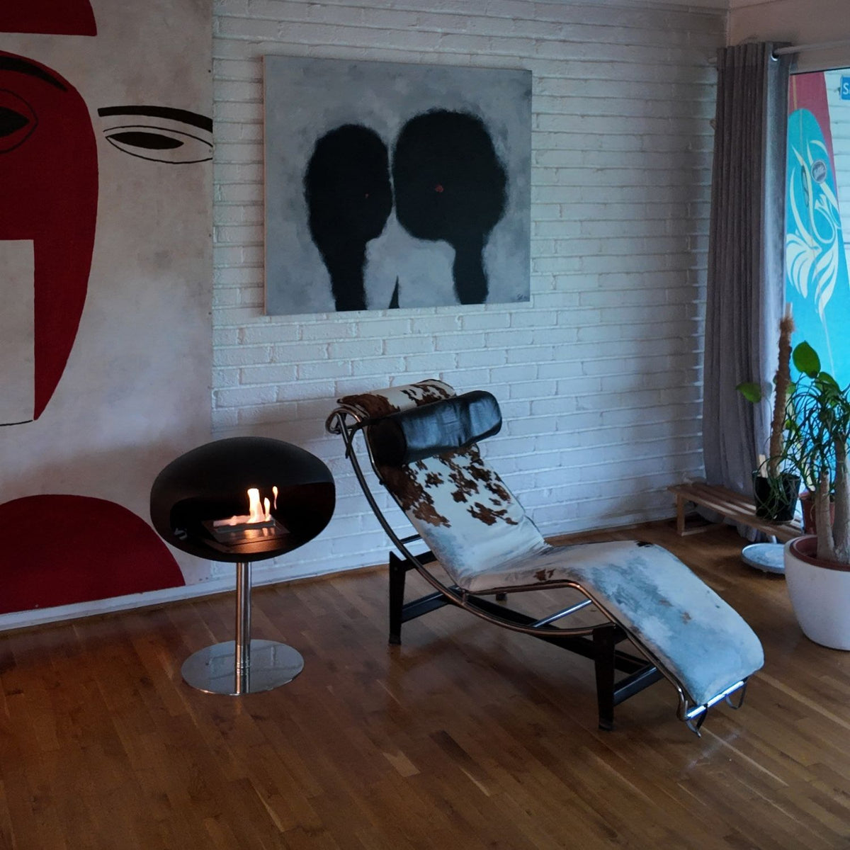 Cocoon podstavek - mat črn s kovinskim podstavkom