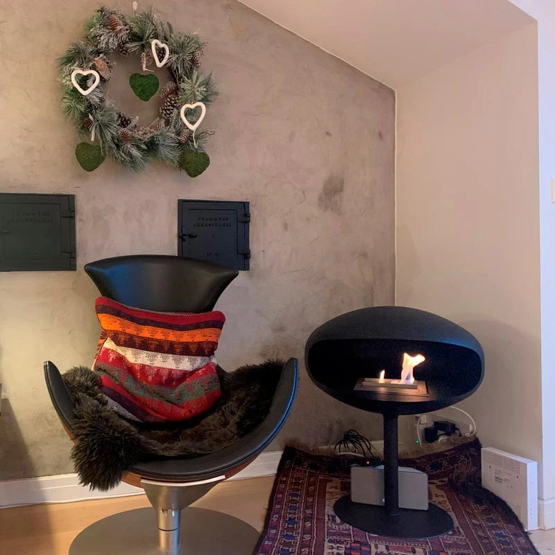 Cocoon Pedestal - Black with a Black Base