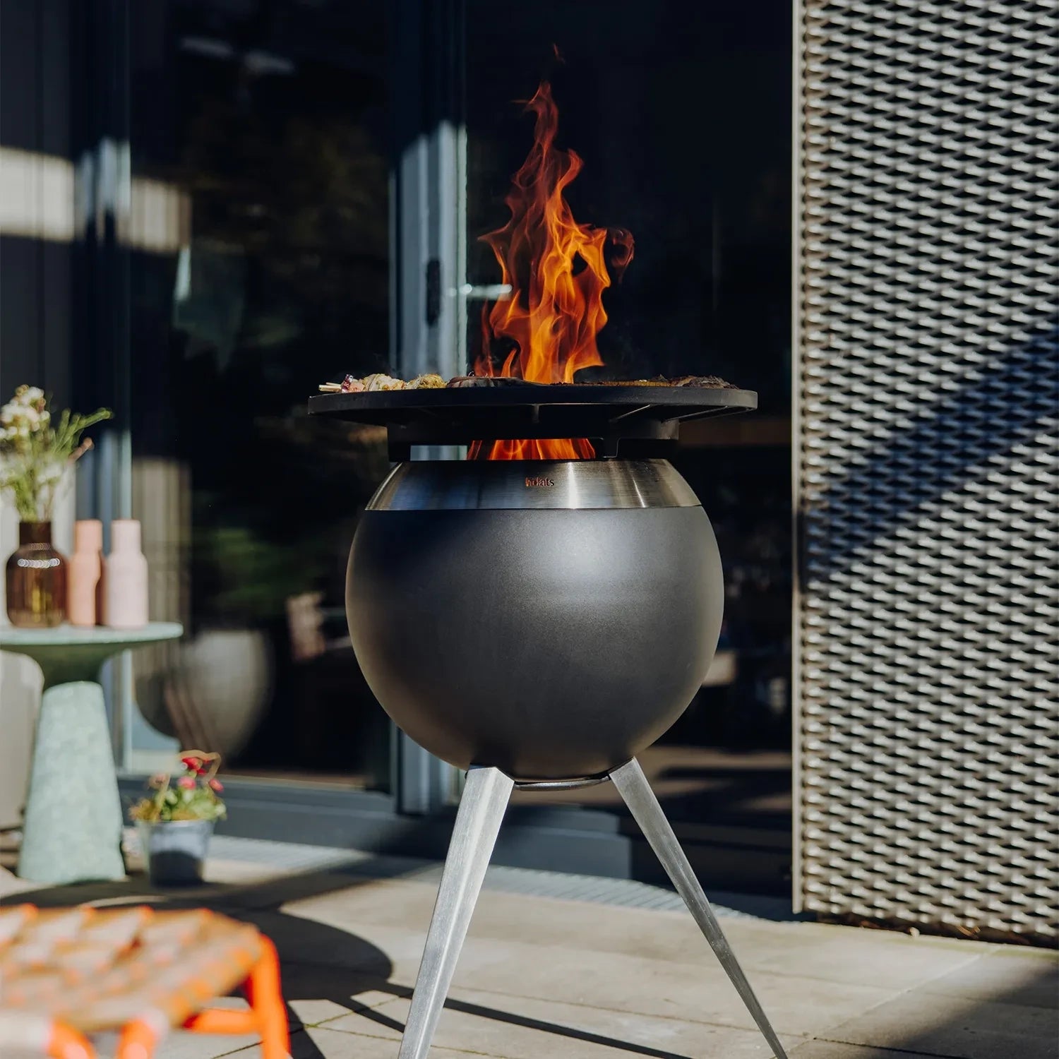 Grill plate for Höfats Moon 45 outdoor smokeless fire pit.