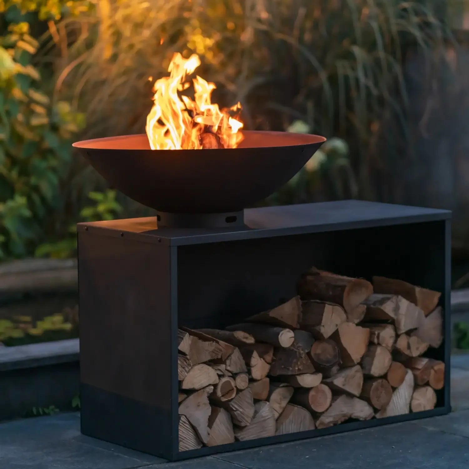 Onyx Table w/ Grill